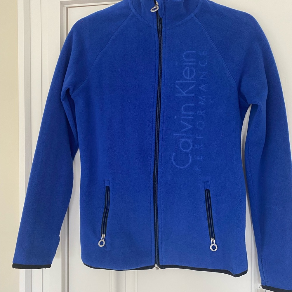 NWT Calvin Klein zipped top. Size small